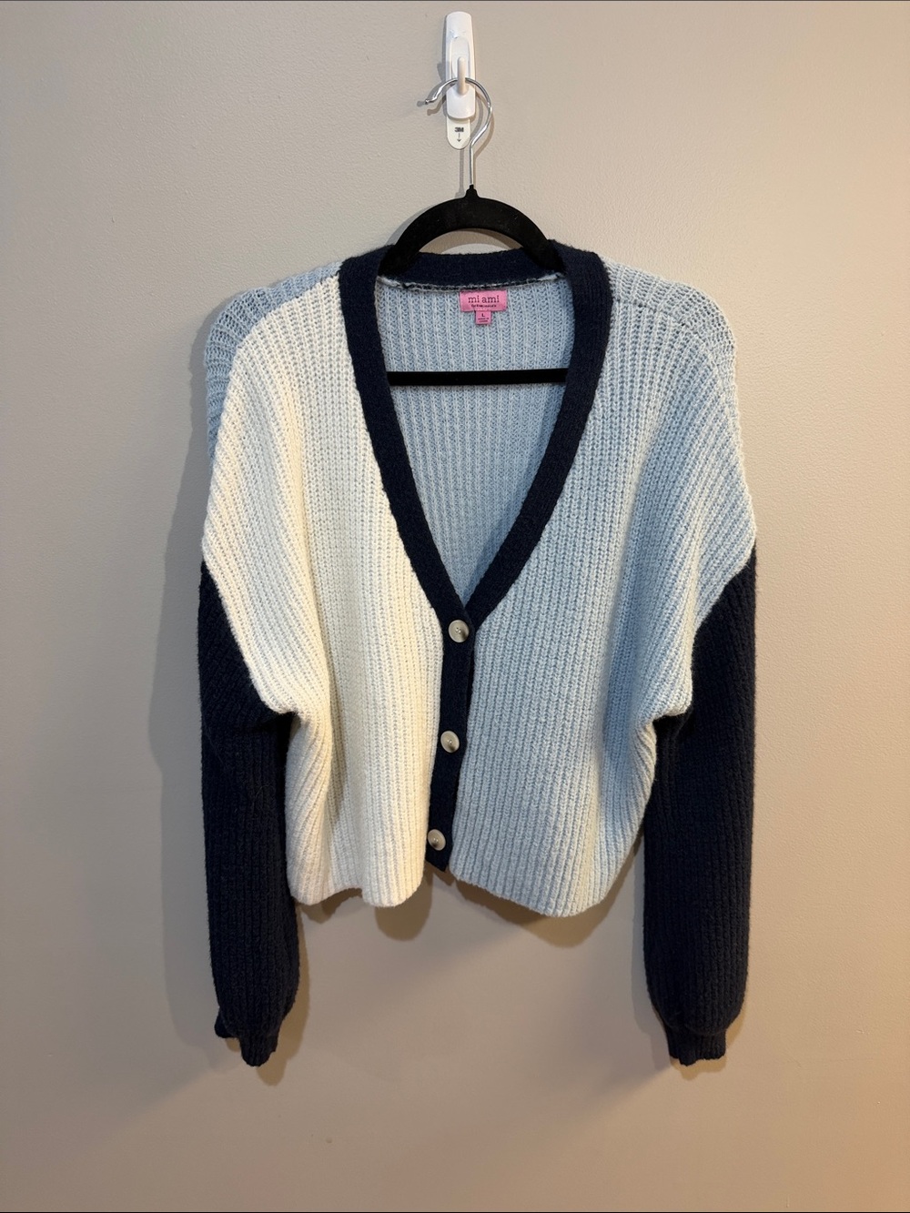 Elliatt Navy & Cream Colorblock V-Neck Button Cardigan